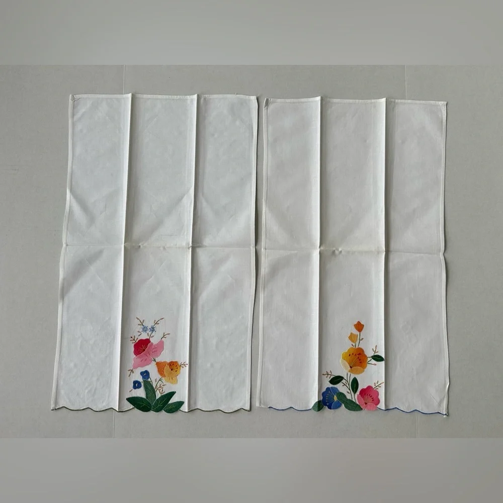 Set of Vintage Floral Embroidered White Napkins - Picture 12 of 13